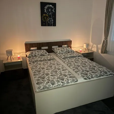Mariachi Surcin Apartment *